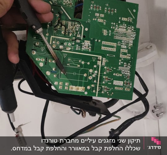 מעגל חשמלי של מזגן עם כלי עבודה